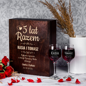 Prezent na złote gody, skrzynka na wino z kieliszkami